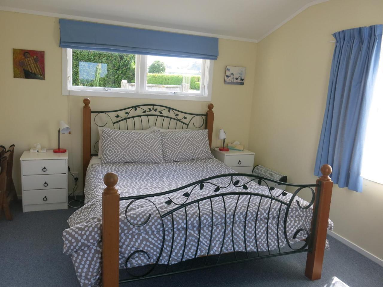 The Crescent Bnb Waihi Bagian luar foto